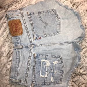 CUTE DISTRESSED VINTAGE LEVI SHORTS✨✨